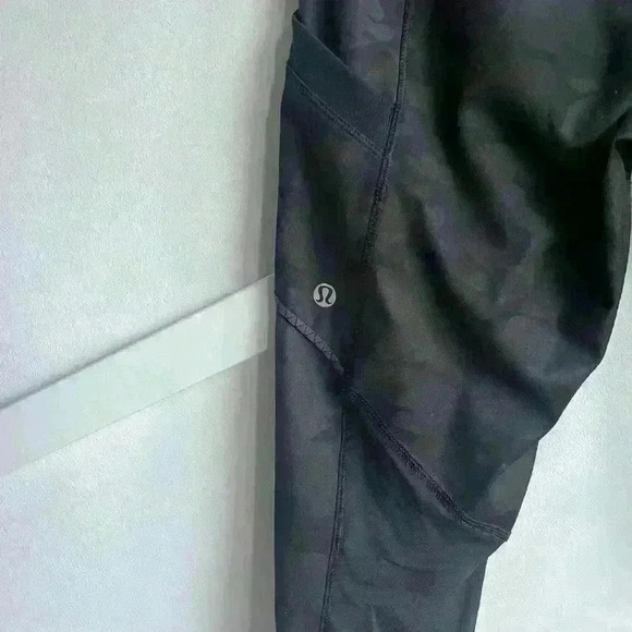Lululemon Run For Fun Crop Full-On Luxtreme Savasana Camo 20cm Black size 6 - Picture 13 of 14